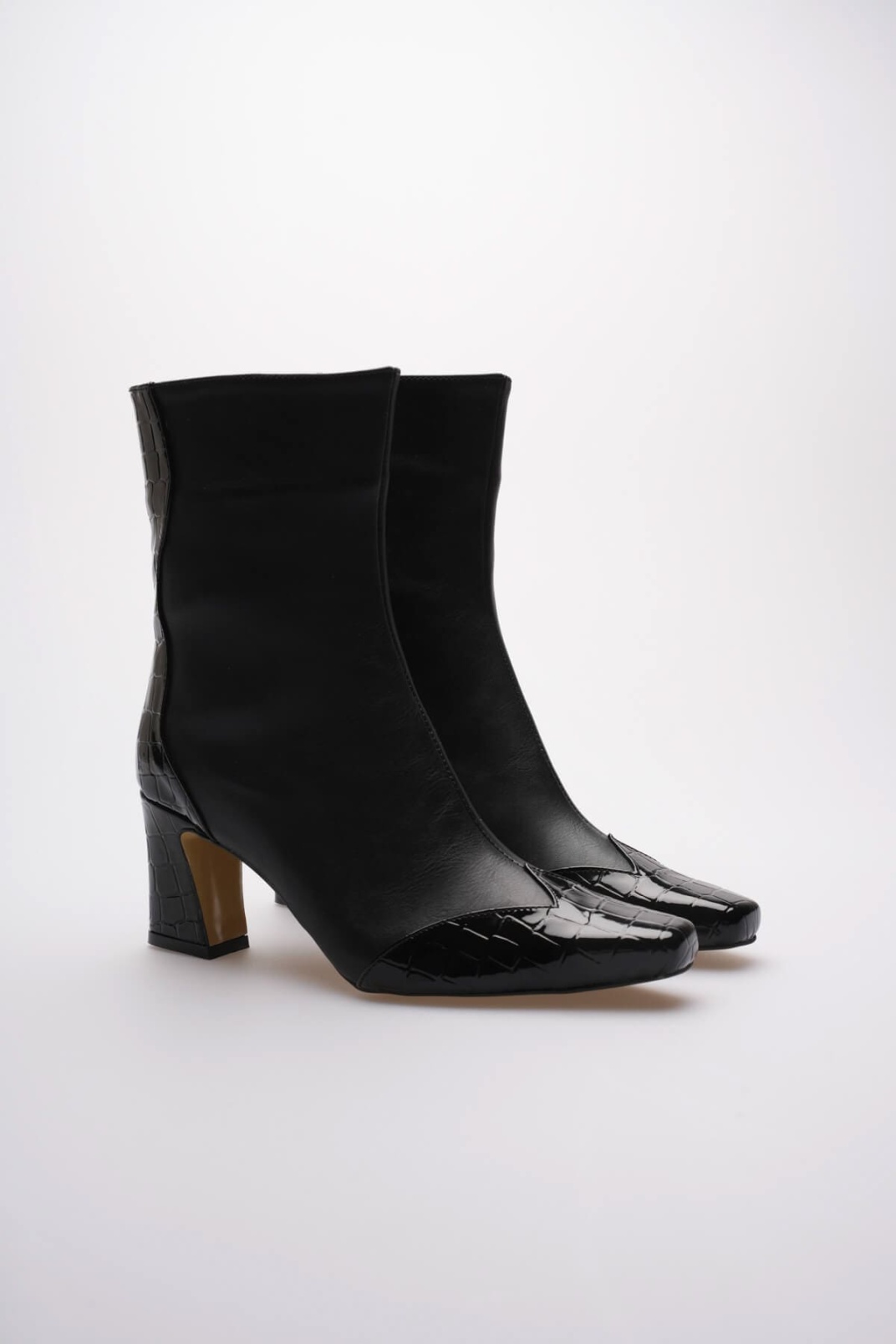 Loana Kadın Siyah Kroko Desenli Kalın Topuklu Kışlık Bot
