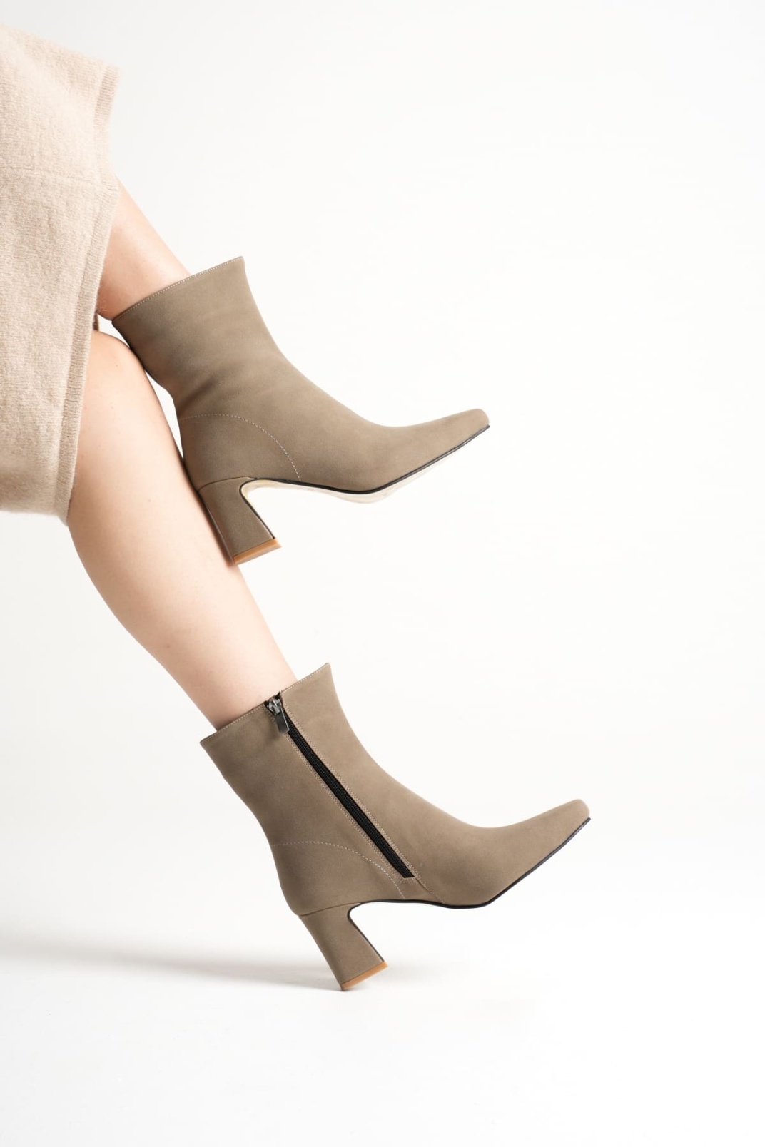 Fiora Kadın Vizon Süet Kalın Topuklu Kışlık Bot