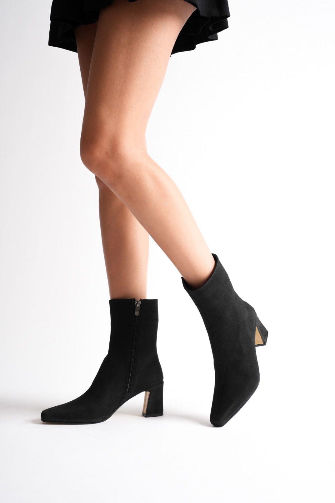 Fiora Kadın Siyah Süet Kalın Topuklu Kışlık Bot