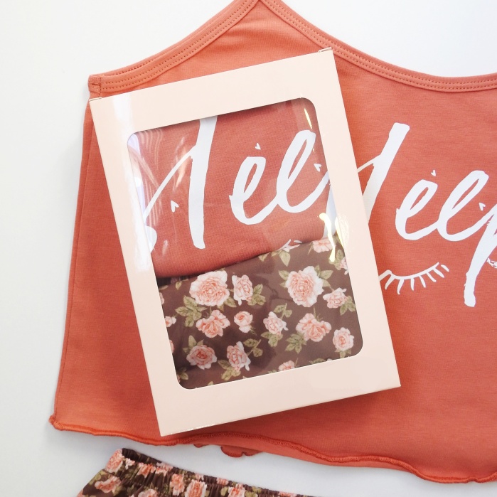 ÇİÇEK DESENLİ BASKILI ŞORT TAKIM