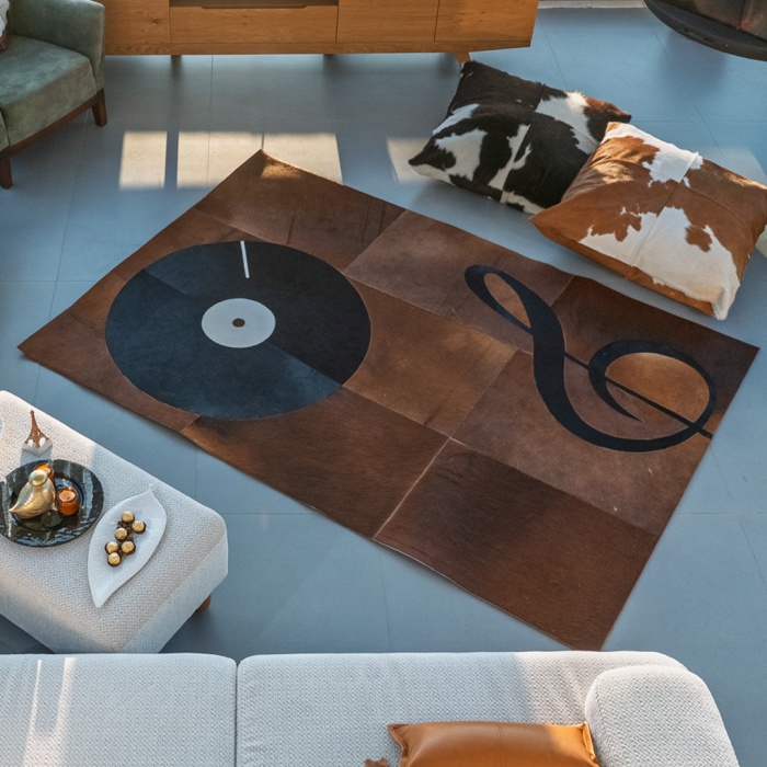 Barrio Rico %100 Doğal Dana Derisi Kaymaz Taban Premium Patchwork Halı - Müzik Temalı Kahverengi Siyah