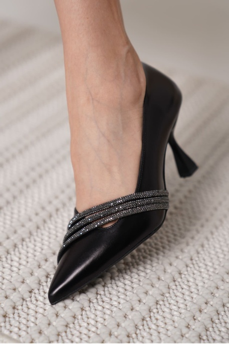 Siyah Cilt Kadın Topuklu Ayakkabı TR18MS02A