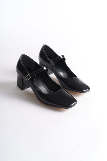 Siyah Rugan Topuklu Kadın Ayakkabı TR16MS01A