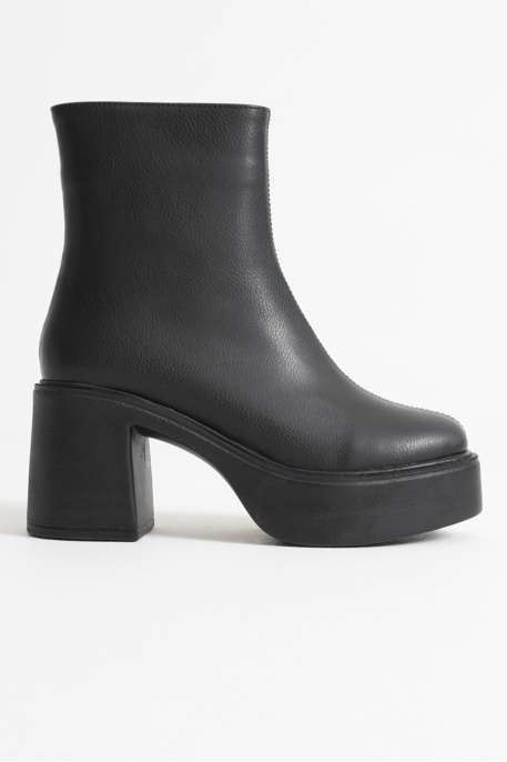 Kadın Siyah Topuklu Bot TR08MK13A