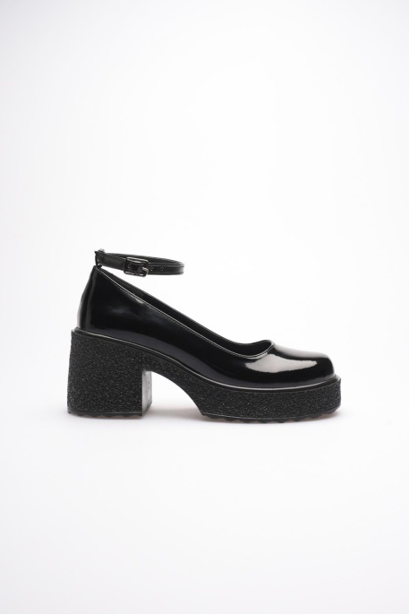 Kadın Siyah Rugan Bilekten Baretli Günlük Ayakkabı TR06MS01A