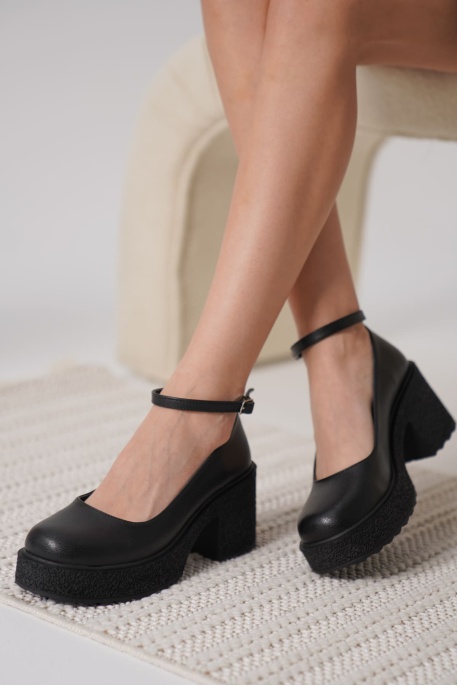 Kadın Siyah Bilekten Baretli Günlük Ayakkabı TR06MS01C