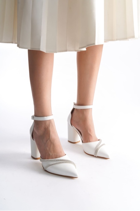 Kadın Beyaz Topuklu Ayakkabı TR08MS32B
