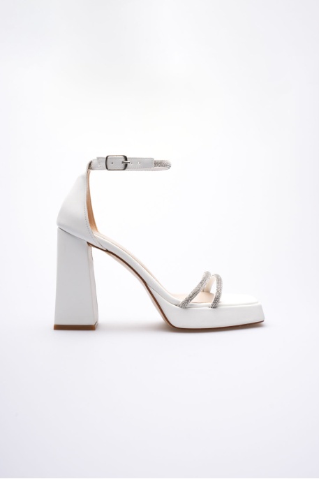 Kadın Beyaz Topuklu Sandalet TR12MY01B