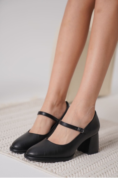 Siyah Cilt Kadın Topuklu Ayakkabı TR18MS07C