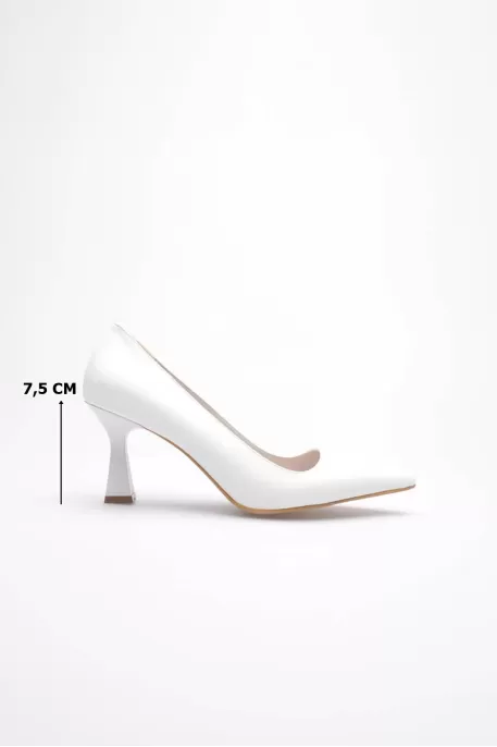 Beyaz Sivri Burun Orta Topuklu Kadın Stiletto TR20MS02B