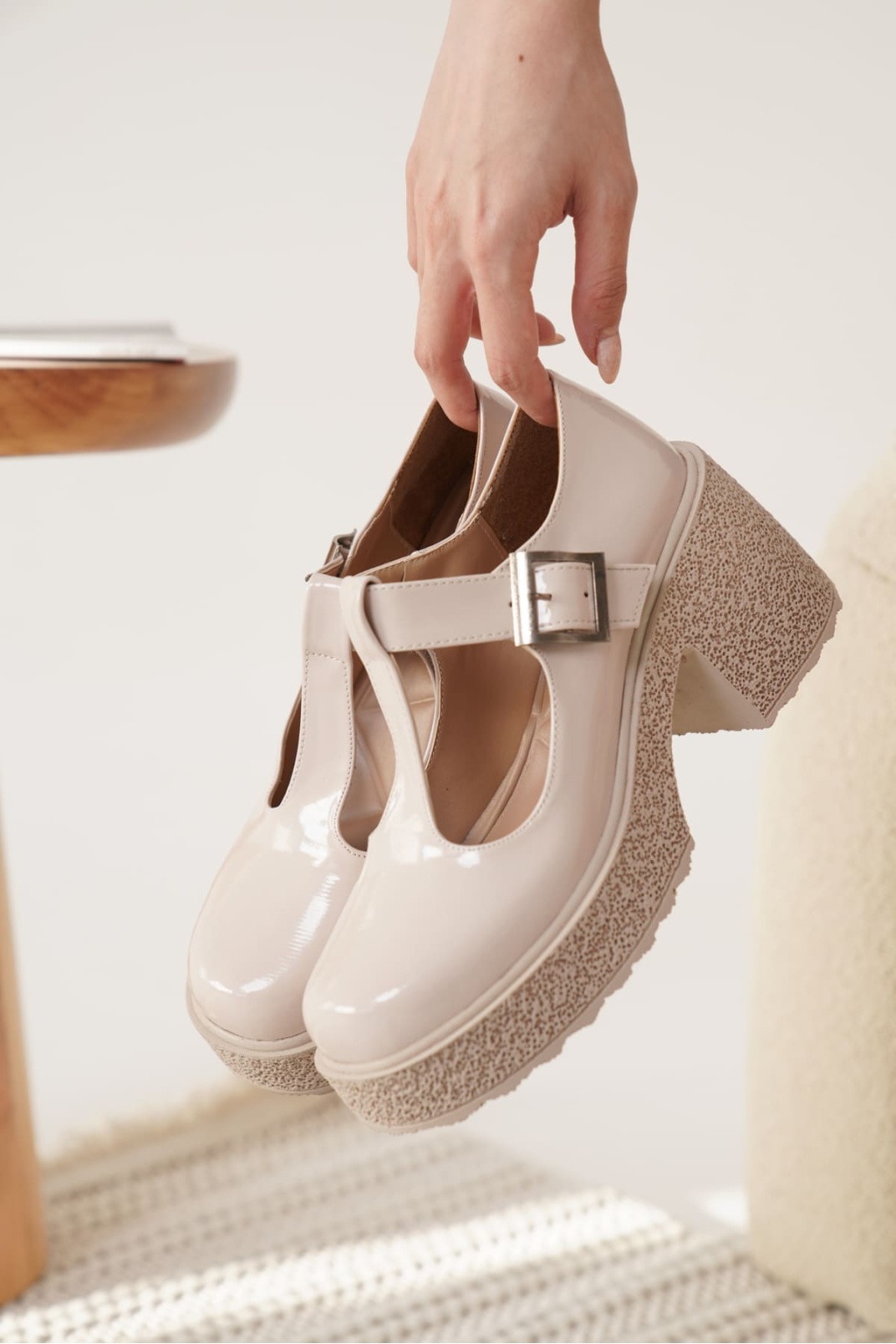 Kadın Bej Rugan Günlük Ayakkabı TR06MS06D