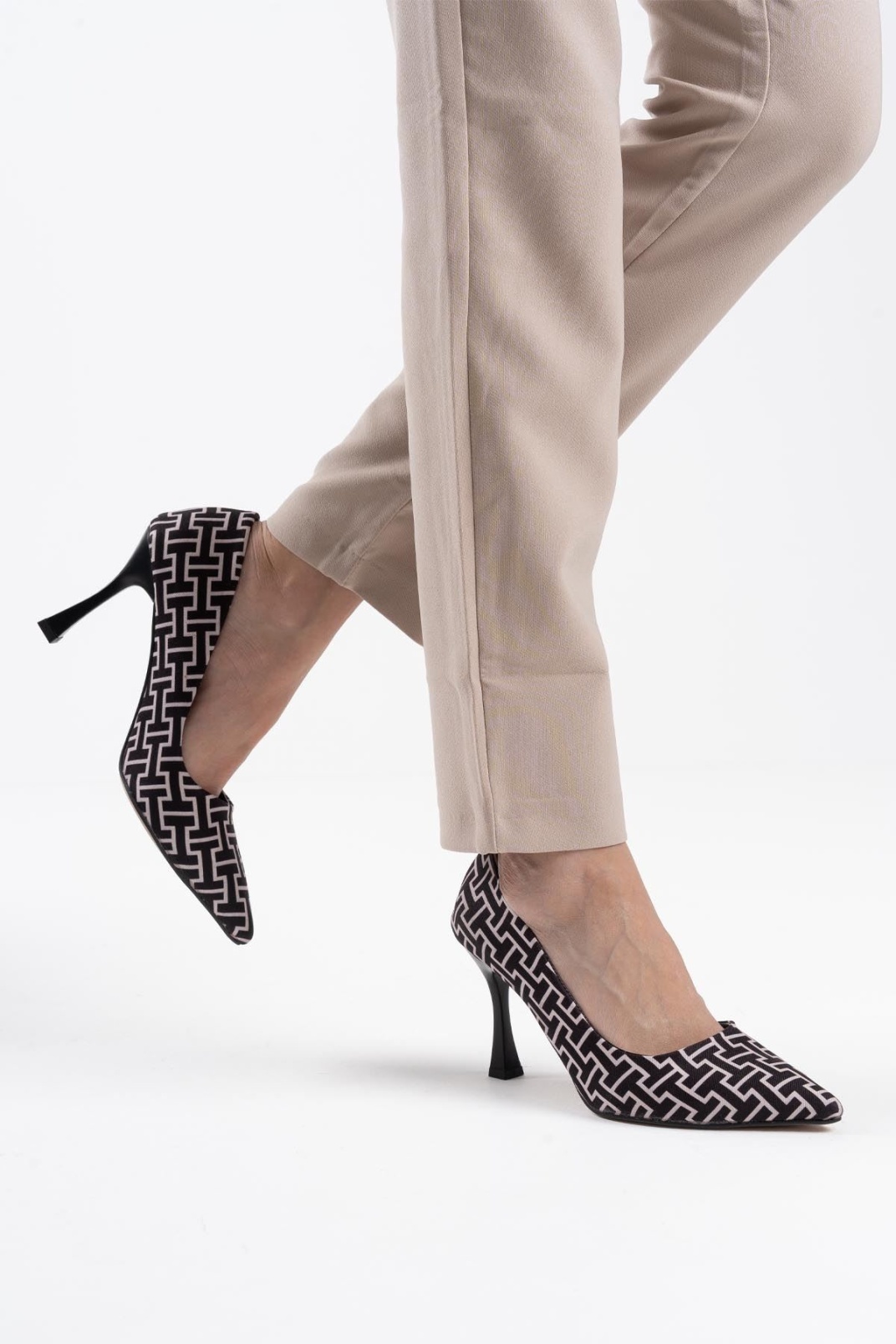 Kadın Siyah Desenli Stiletto TR08MS12A