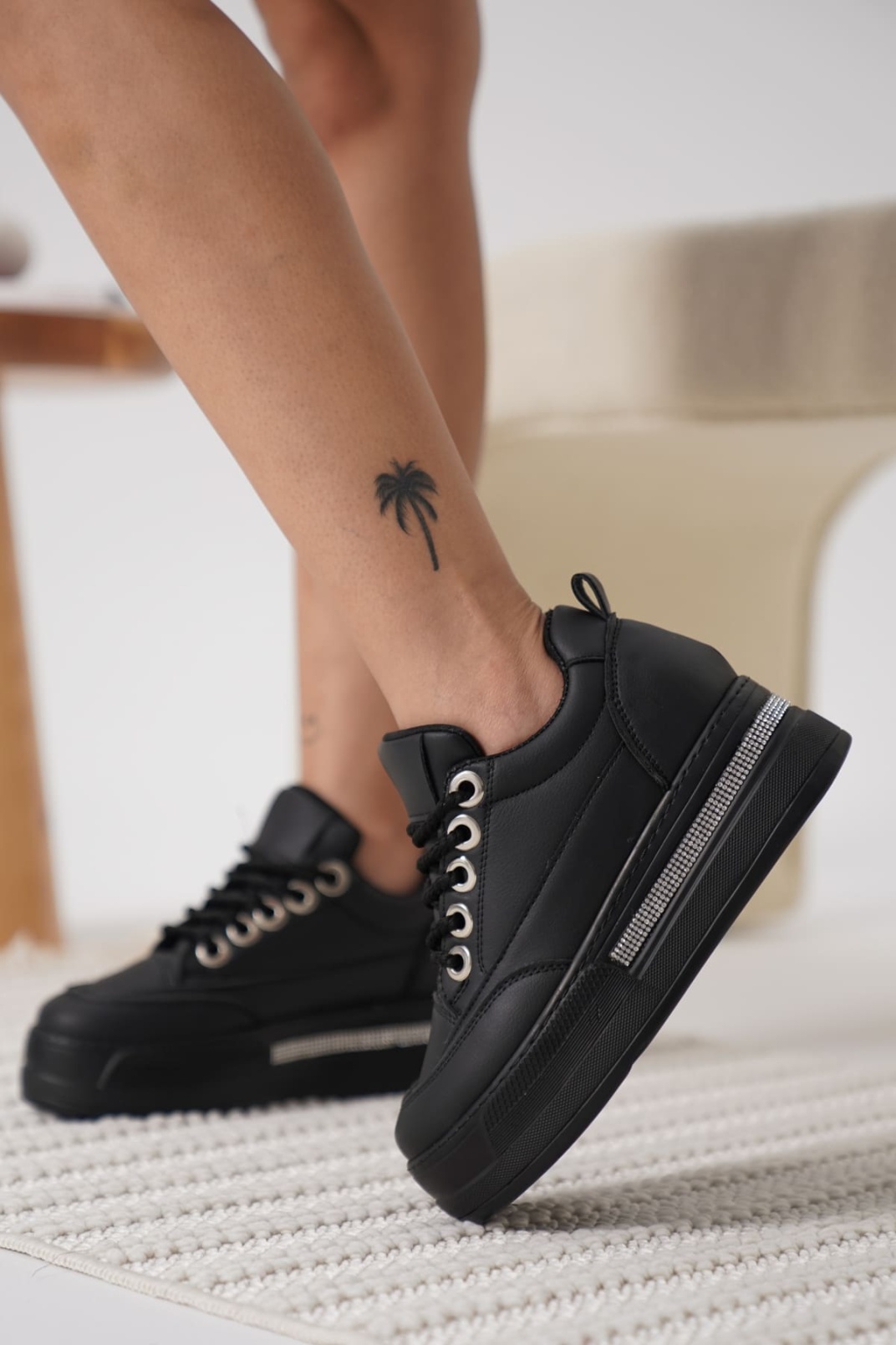 Kadın Siyah Tabanlı Siyah Gizli Topuklu Sneaker TR04MS01D