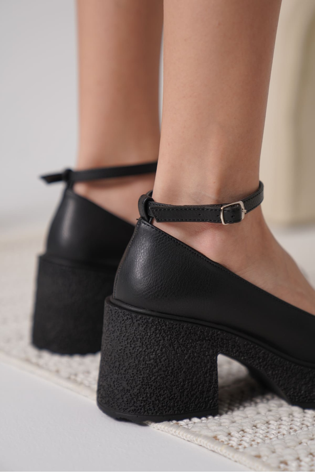 Kadın Siyah Bilekten Baretli Günlük Ayakkabı TR06MS01C