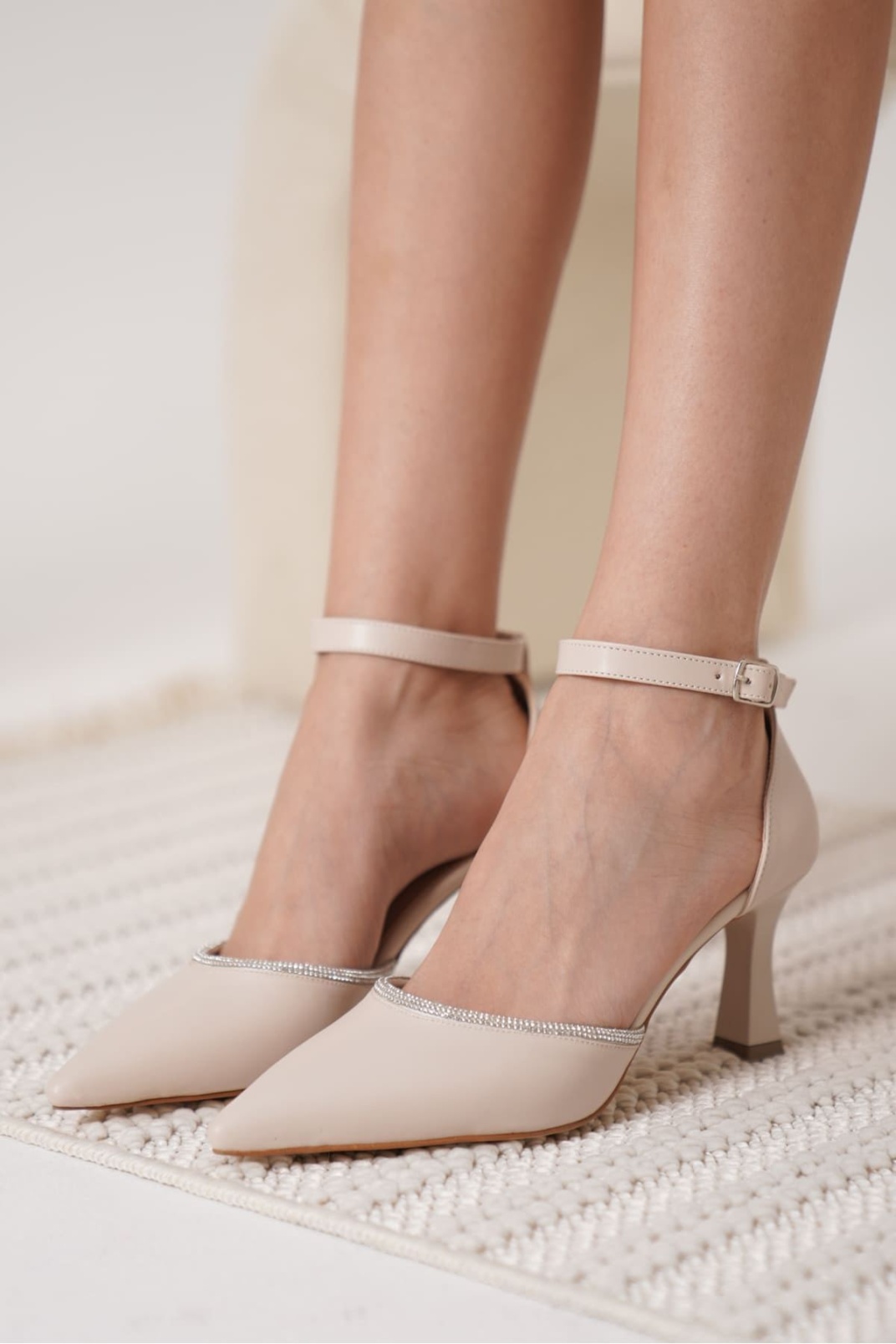 Taşlı Kadın Bej Topuklu Ayakkabı TR12MS02C