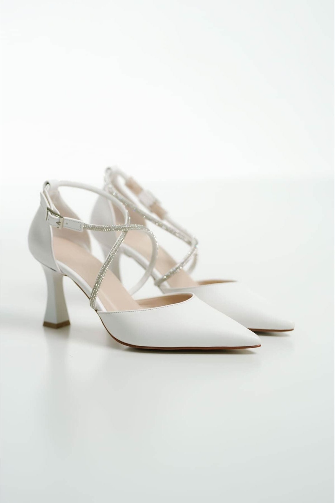 Taşlı Kadın Beyaz Topuklu Ayakkabı TR12MS03B