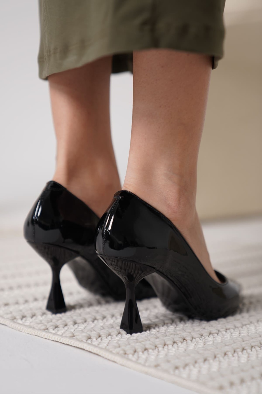 Siyah Rugan Kadın Stiletto TR18MS01A