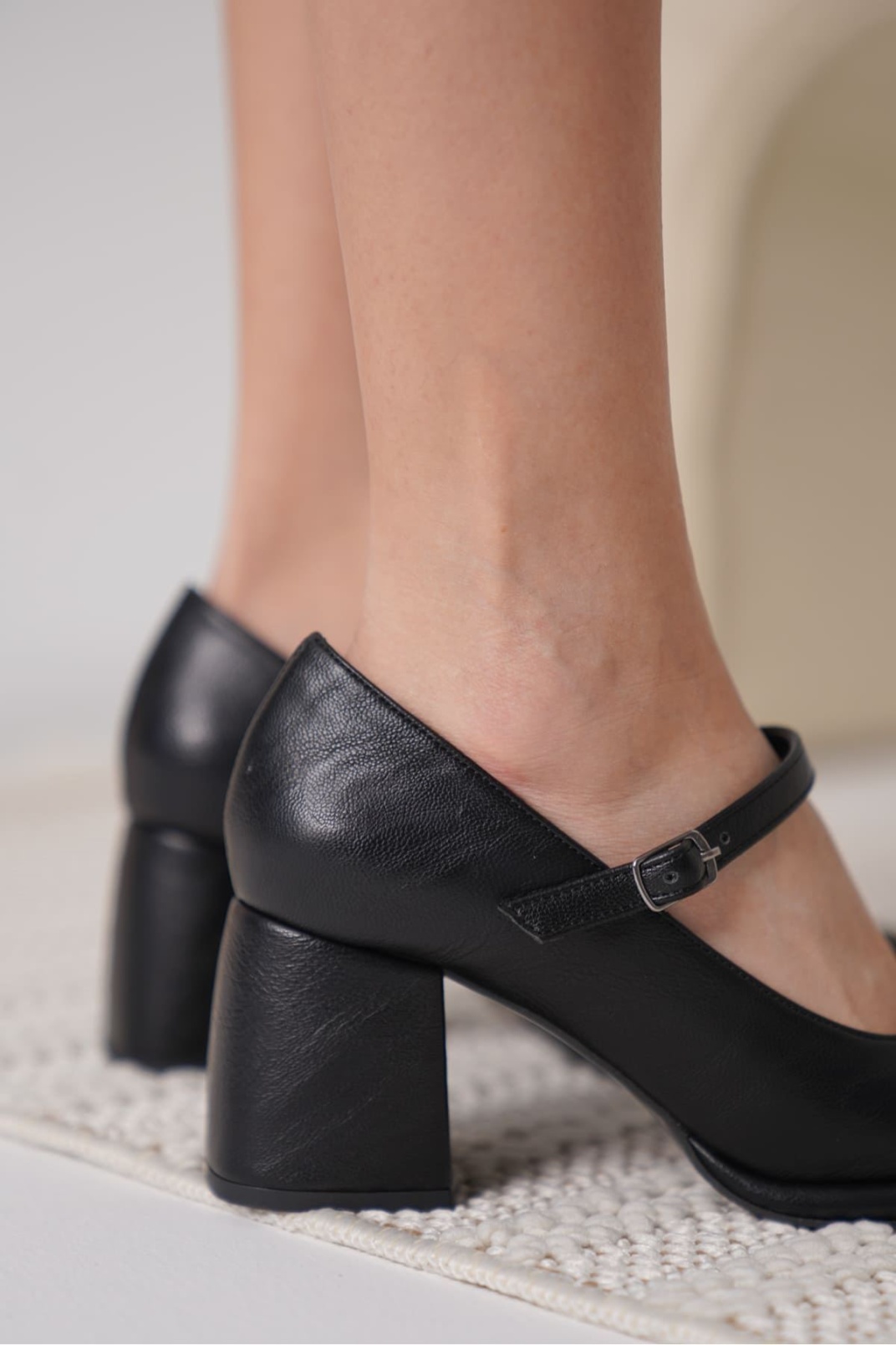 Siyah Cilt Kadın Topuklu Ayakkabı TR18MS07C