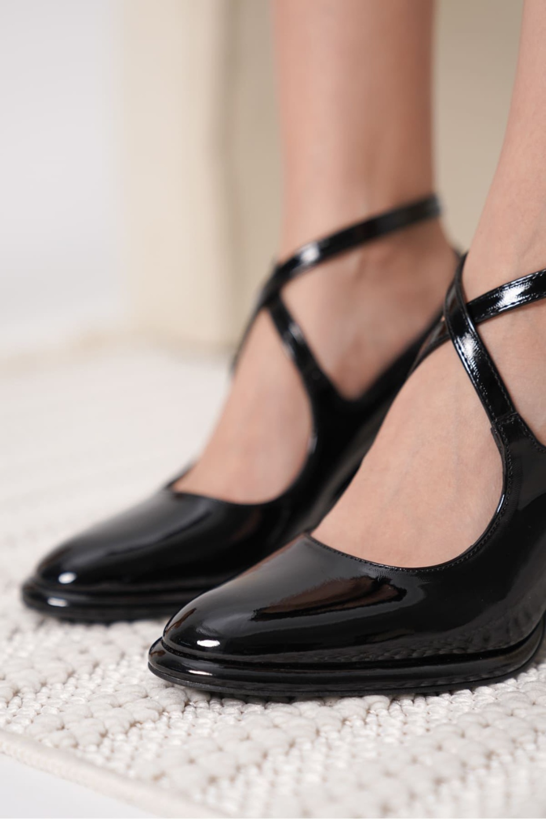 Siyah Rugan Kadın Topuklu Ayakkabı TR18MS09A