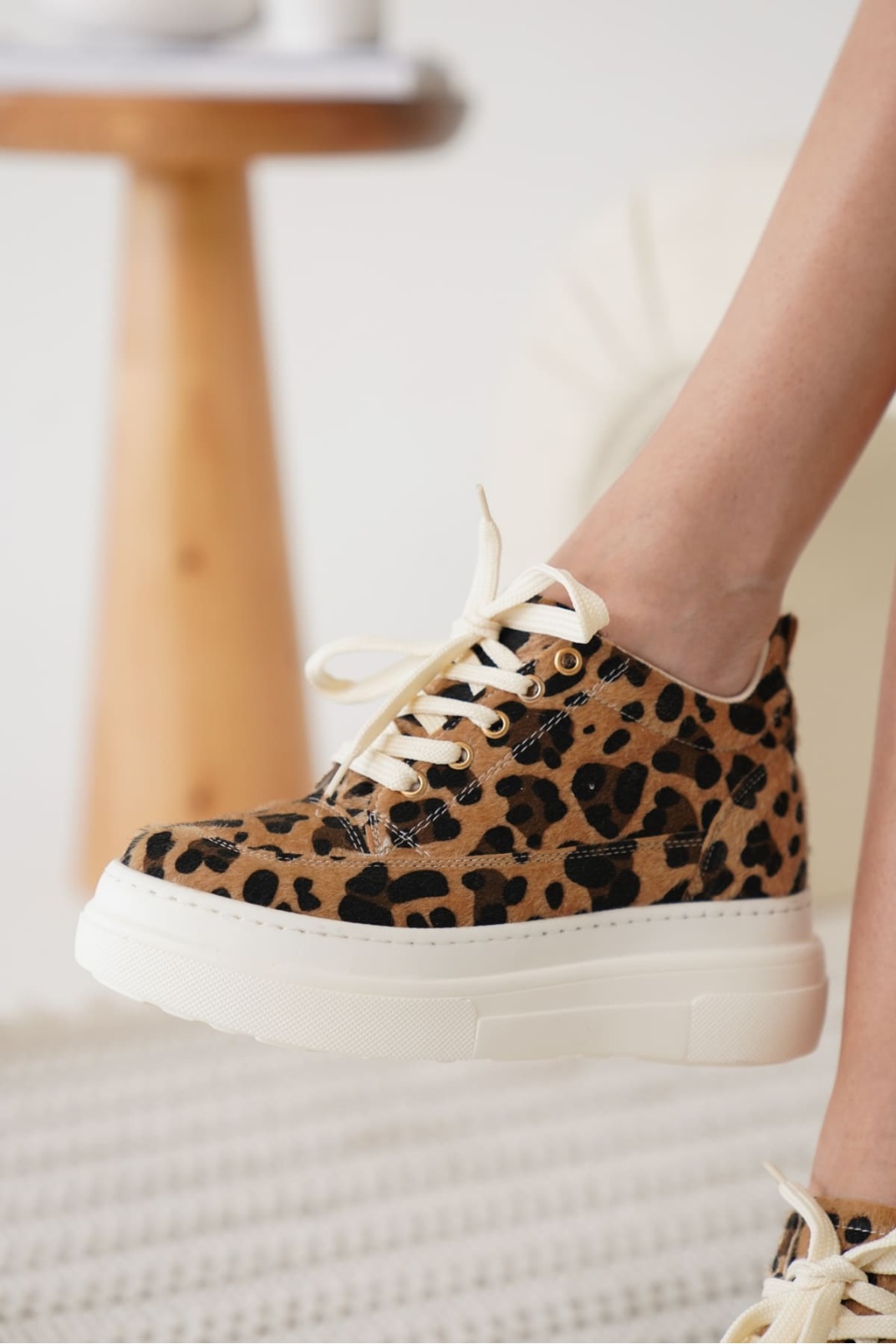 Kadın Gizli Topuk Beyaz Taban Leopar Spor Ayakkabı TR10MS01H