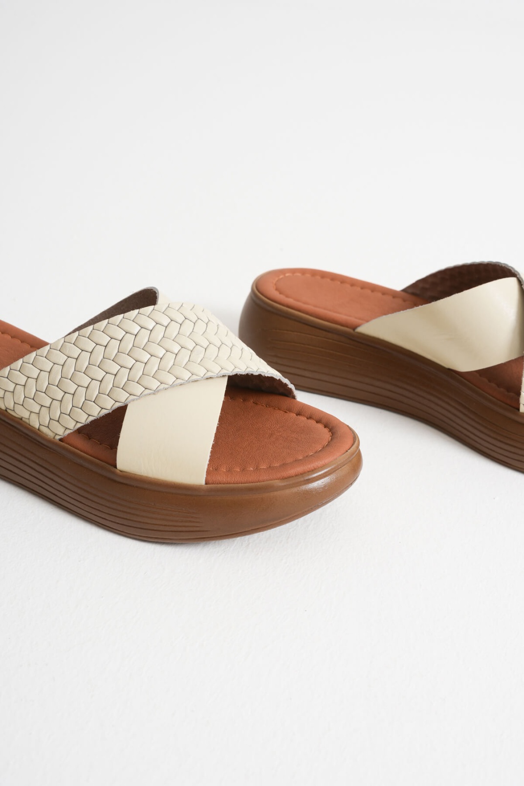 Bej Hakiki Deri Terlik TR31MY53H