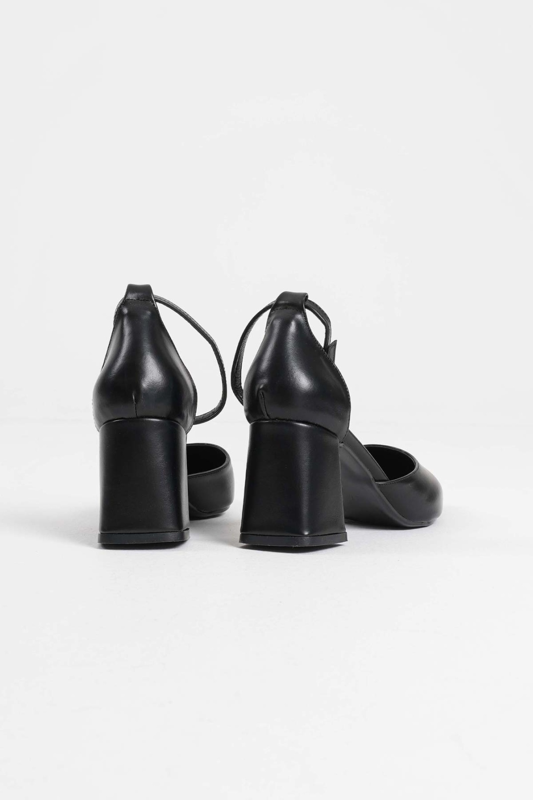 Siyah Cilt Kadın Topuklu Ayakkabı TR08MS11D