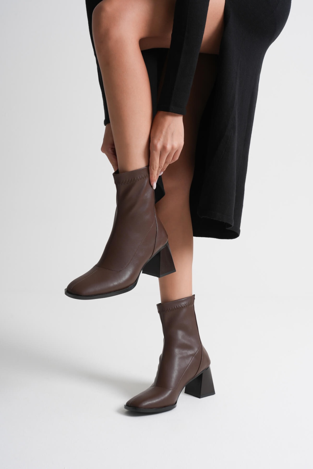 Acı Kahve Kalın Topuklu Streç Bot TR08MK01C