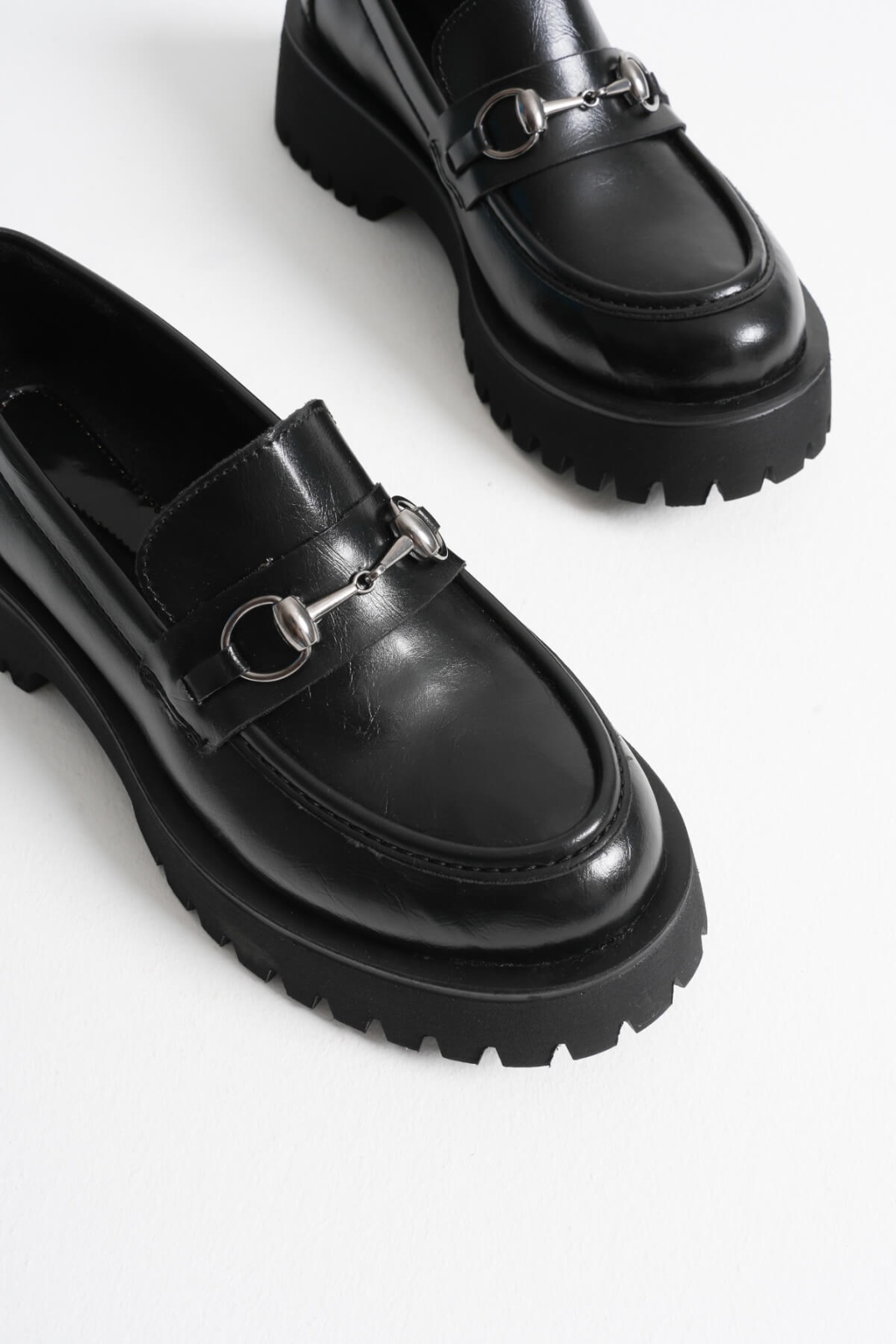 Toka Detaylı Siyah Günlük Loafer Ayakkabı TR10MS04A