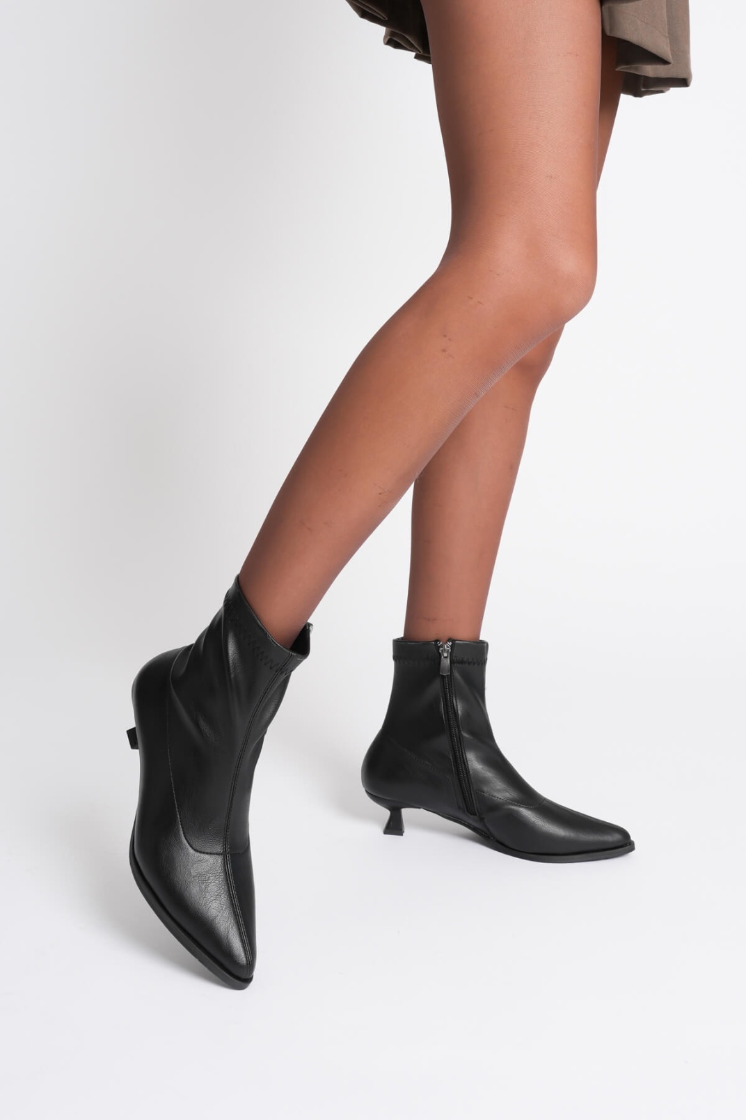 Kadın Siyah Topuklu Bot TR23MK01A