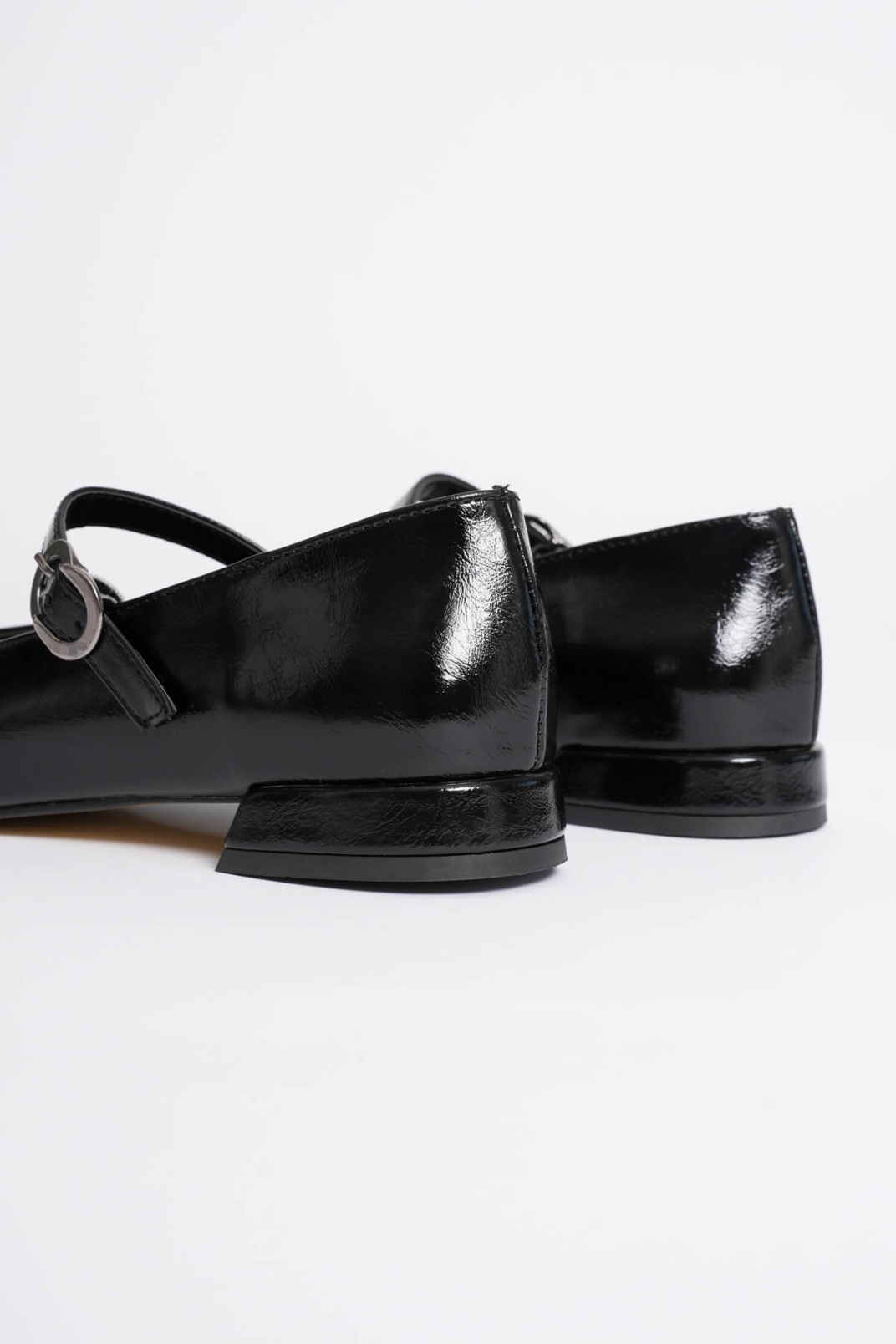 Kadın Siyah Günlük Kısa Topuklu Ayakkabı TR23MS01A