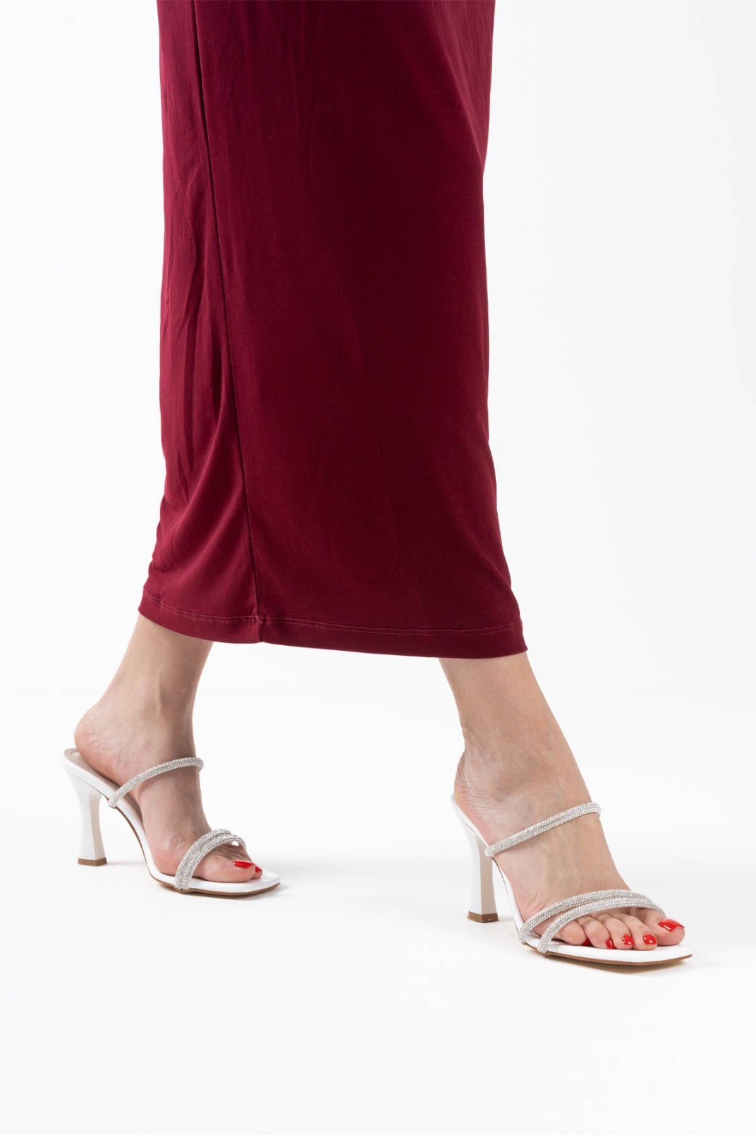 Beyaz Taşlı İnce Bantlı Kadın Topuklu Terlik TR20MY01B