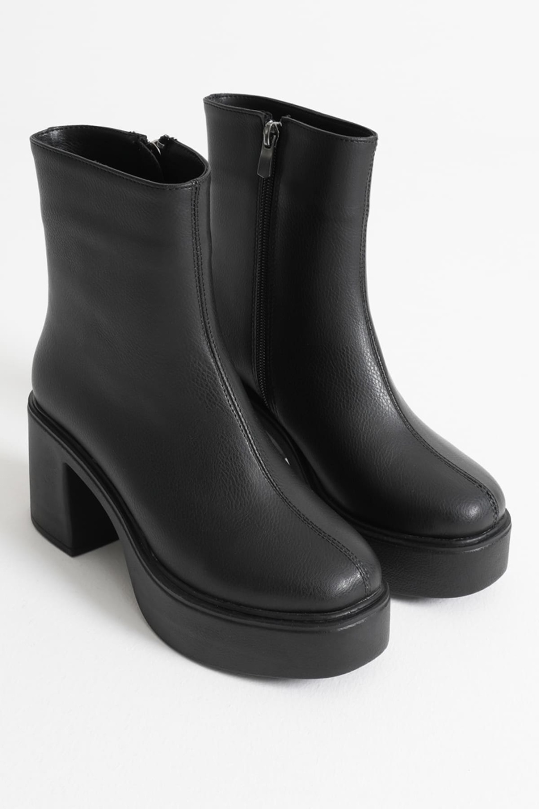 Kadın Siyah Topuklu Bot TR08MK13A