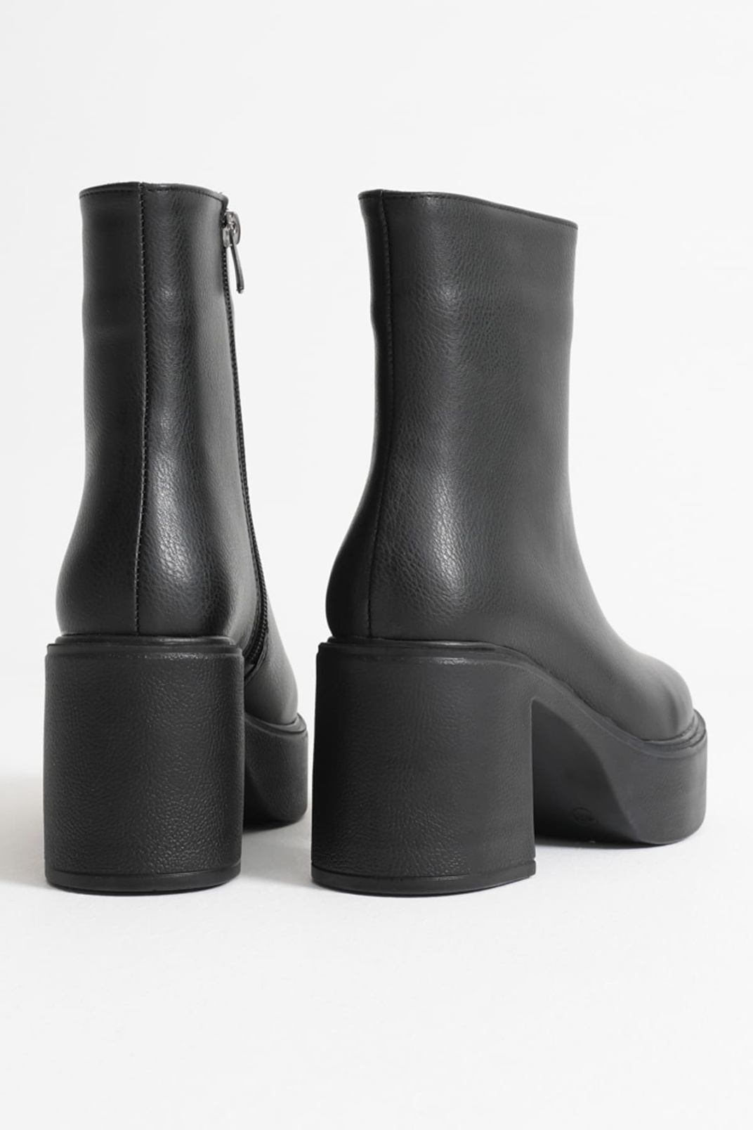 Kadın Siyah Topuklu Bot TR08MK13A