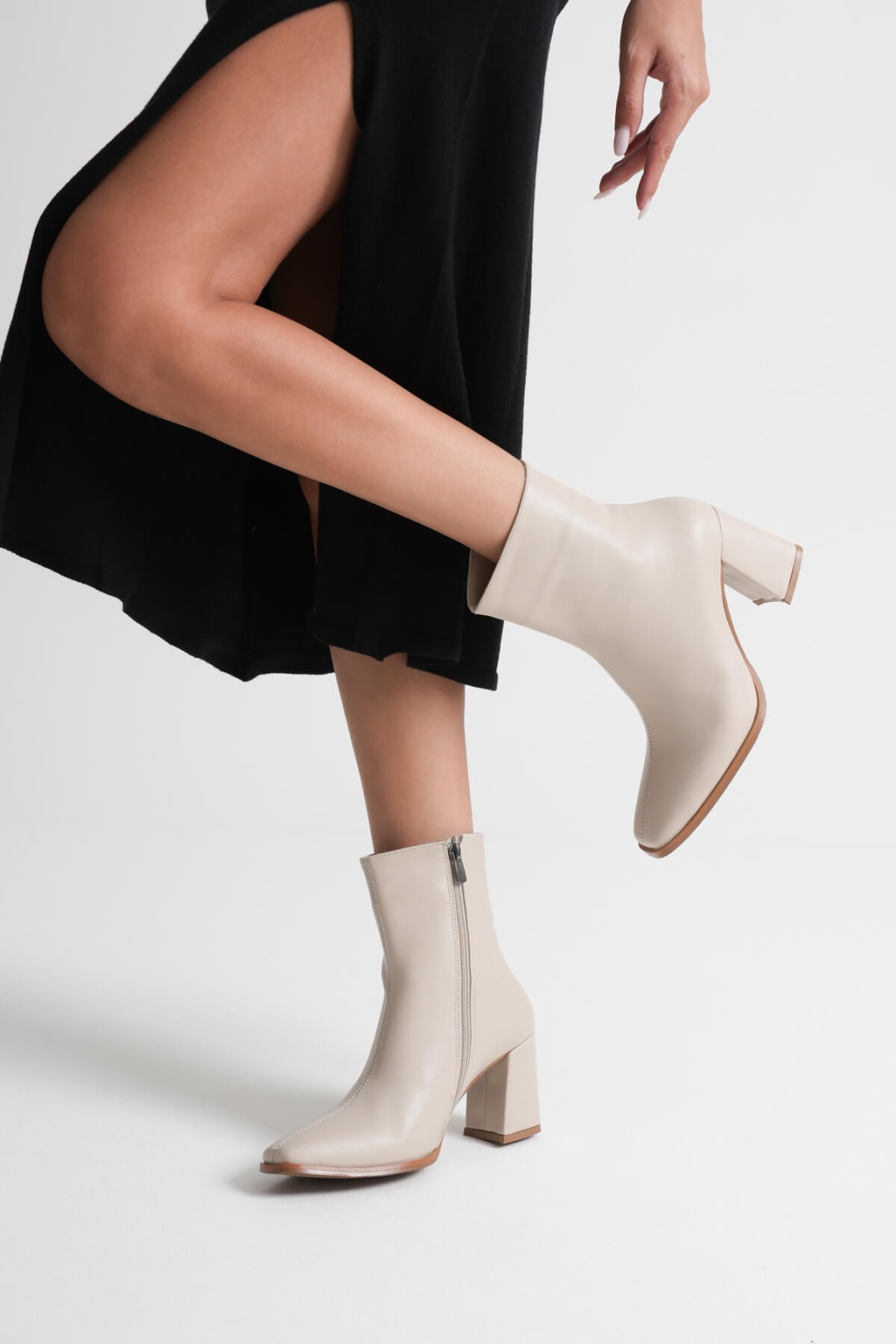 Kadın Bej Topuklu Bot TR08MK02B