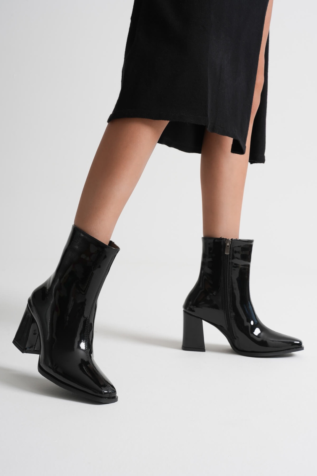 Kadın Siyah Rugan Topuklu Bot TR08MK02D