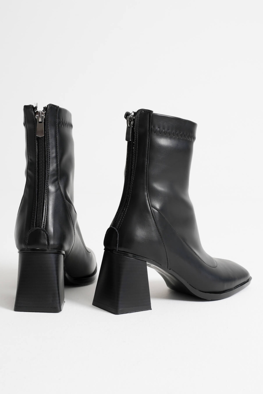 Siyah Kalın Topuklu Streç Bot TR08MK01A