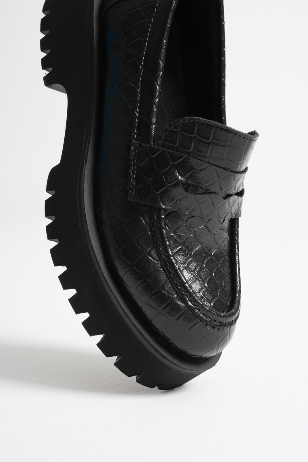 Kadın Günlük Siyah Kroko Loafer Ayakkabı TR10MS02G
