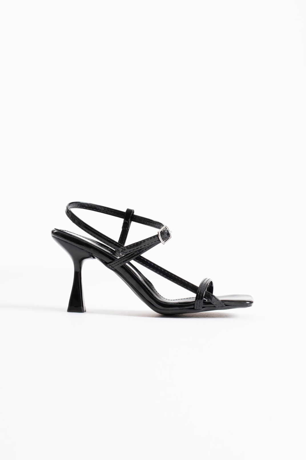 Kadın Siyah Rugan Topuklu Sandalet TR02MY01A