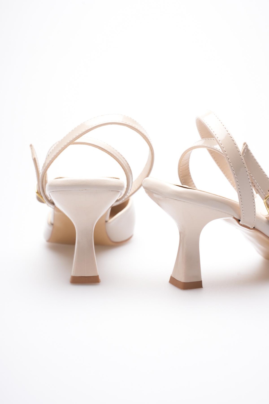 Kadın Bej Rugan Topuklu Ayakkabı TR03MS02C