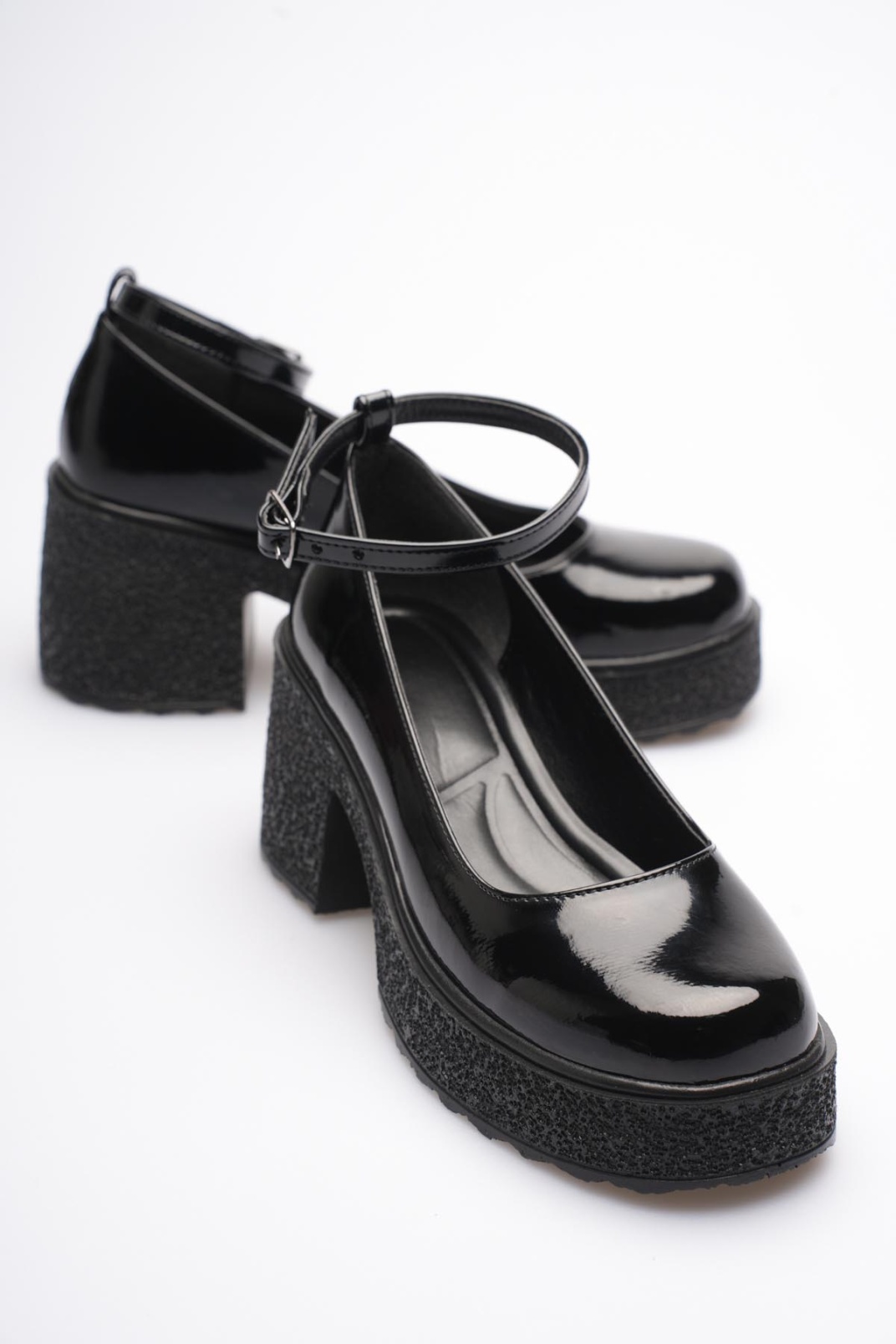 Kadın Siyah Rugan Bilekten Baretli Günlük Ayakkabı TR06MS01A