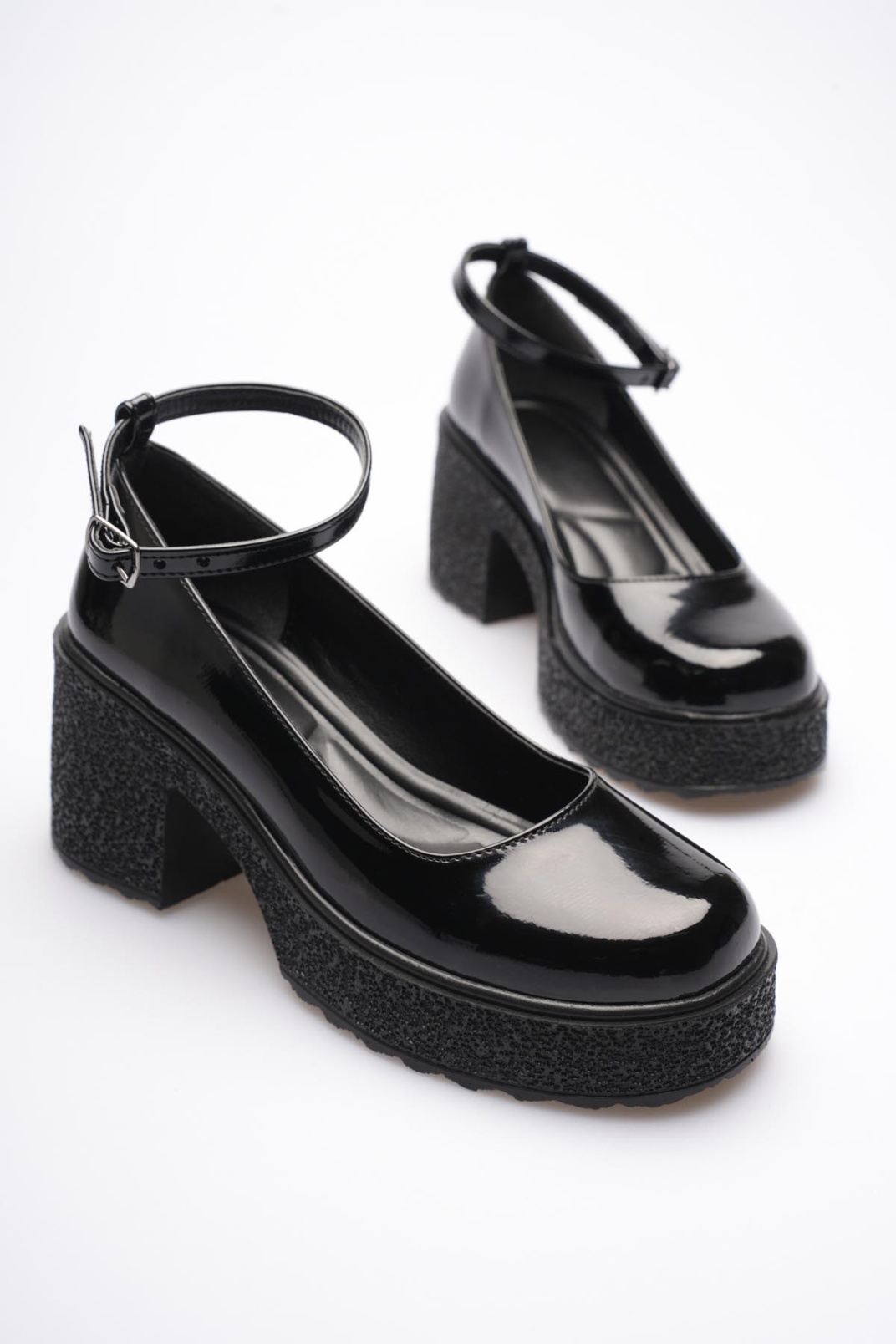 Kadın Siyah Rugan Bilekten Baretli Günlük Ayakkabı TR06MS01A