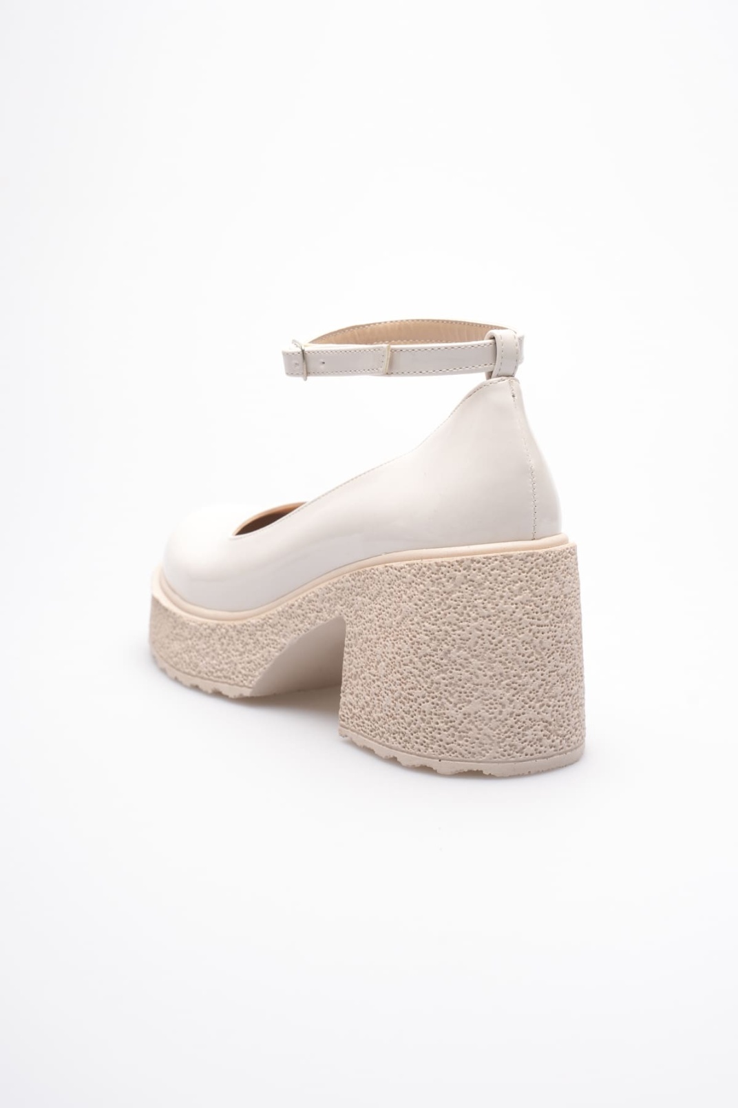 Kadın Bej Rugan Bilekten Baretli Günlük Ayakkabı TR06MS01B