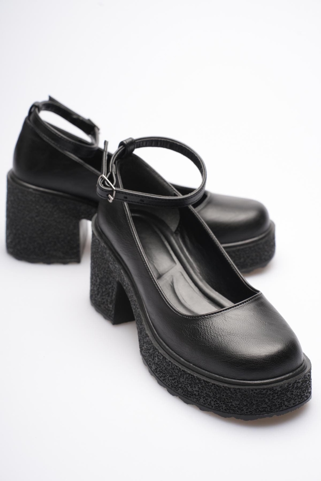 Kadın Siyah Bilekten Baretli Günlük Ayakkabı TR06MS01C