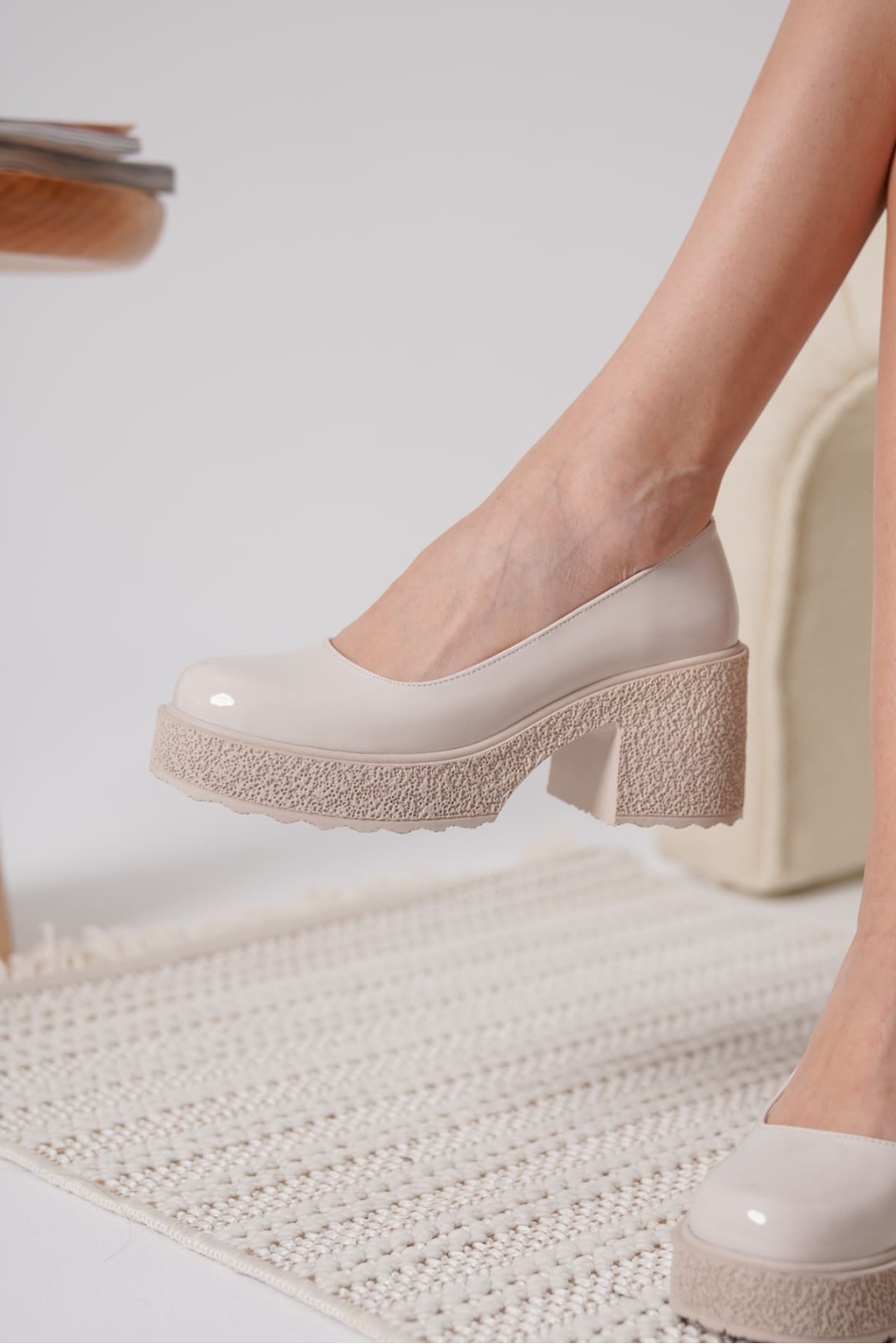 Kadın Bej Rugan Günlük Ayakkabı TR06MS04B