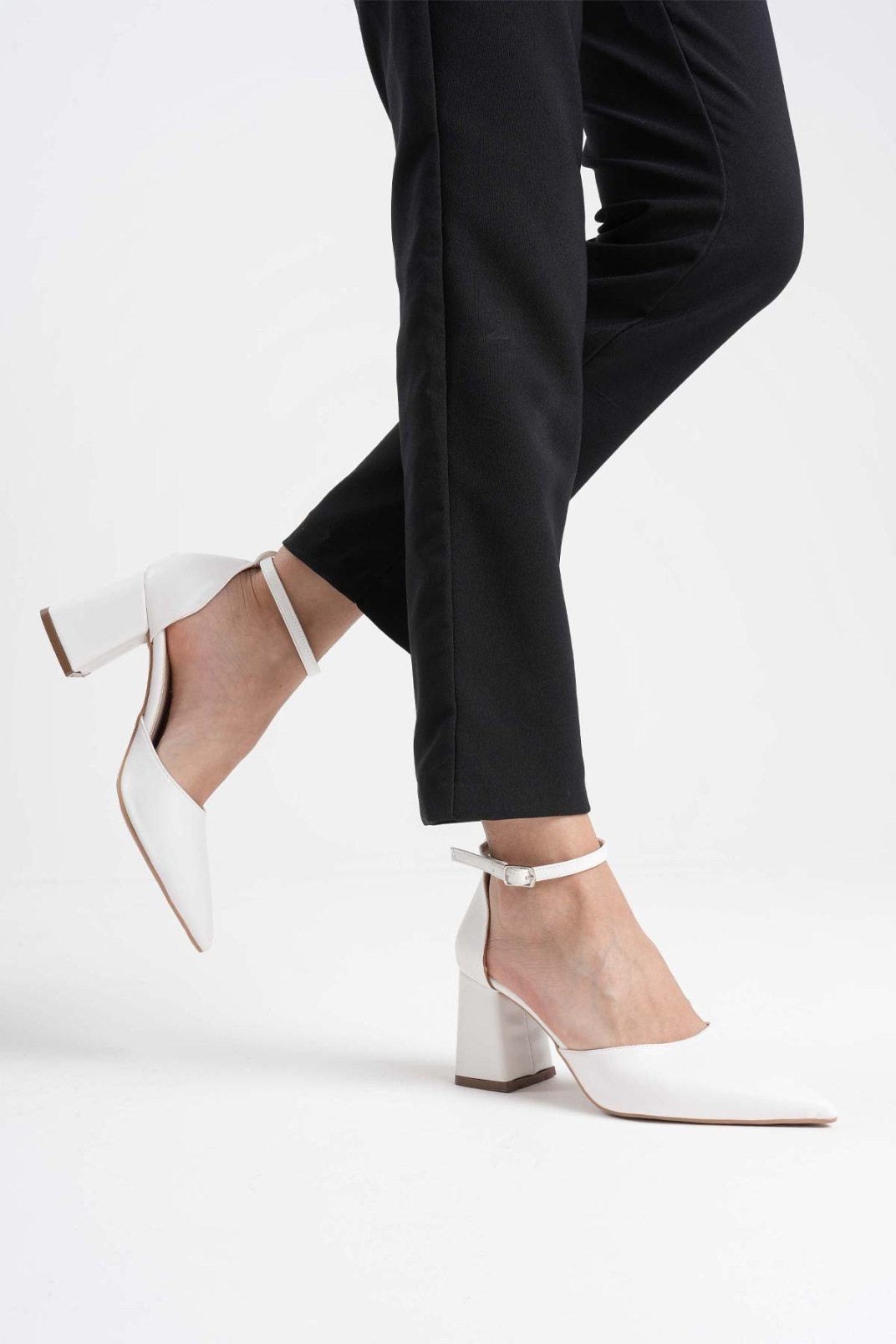 Beyaz Cilt Kadın Topuklu Ayakkabı TR08MS11E