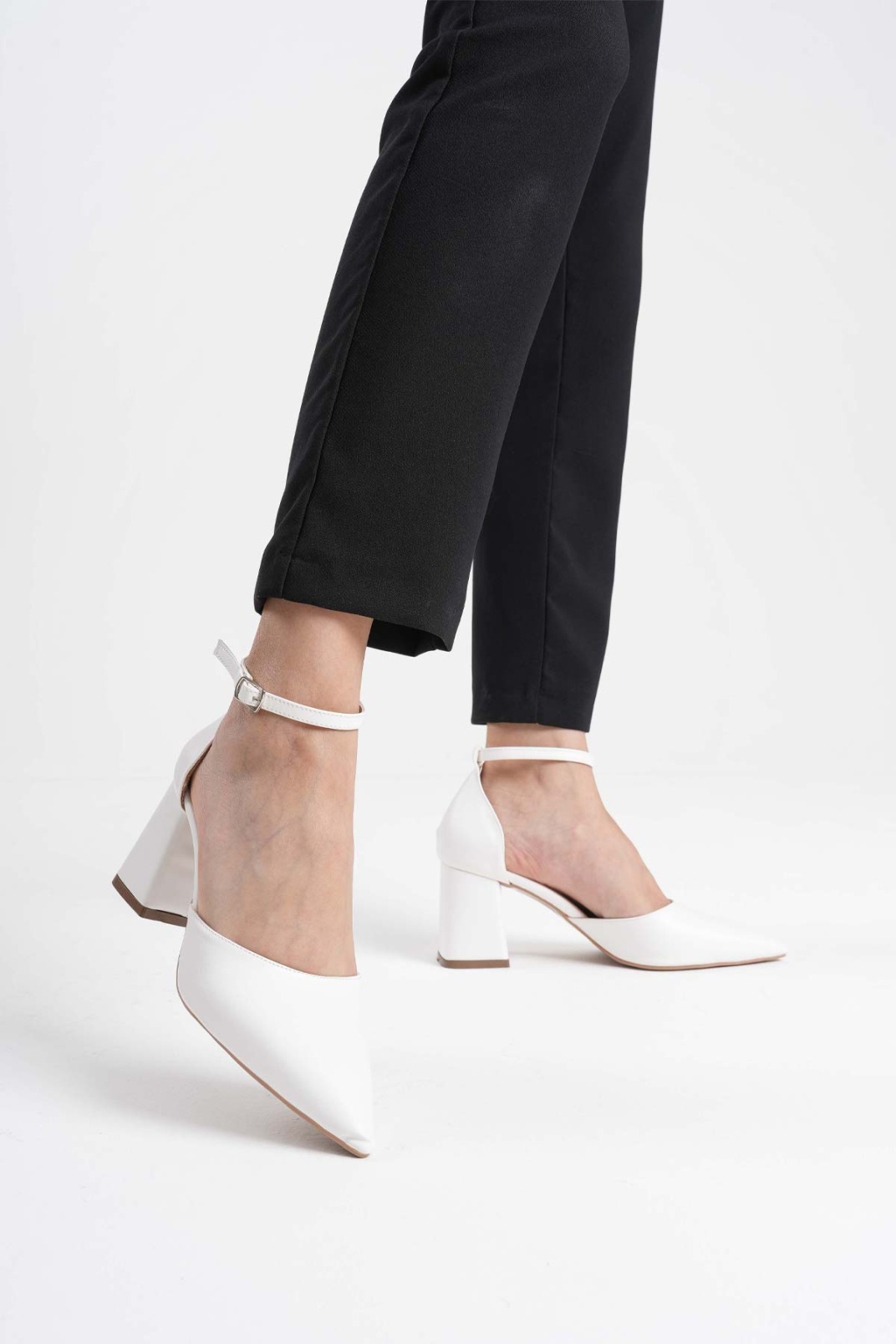 Beyaz Cilt Kadın Topuklu Ayakkabı TR08MS11E