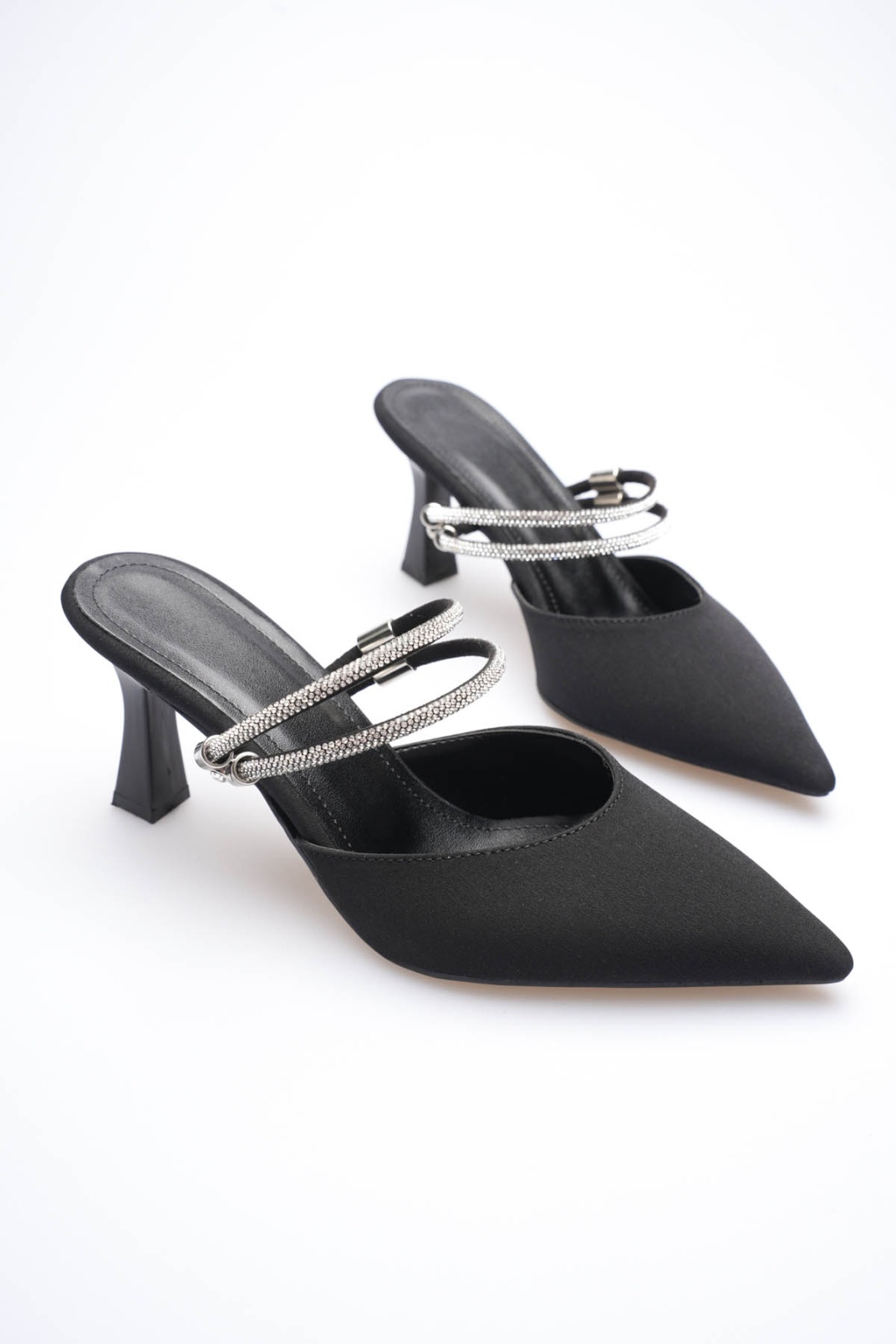 Kadın Taşlı Siyah Saten Topuklu Ayakkabı TR12MS04A