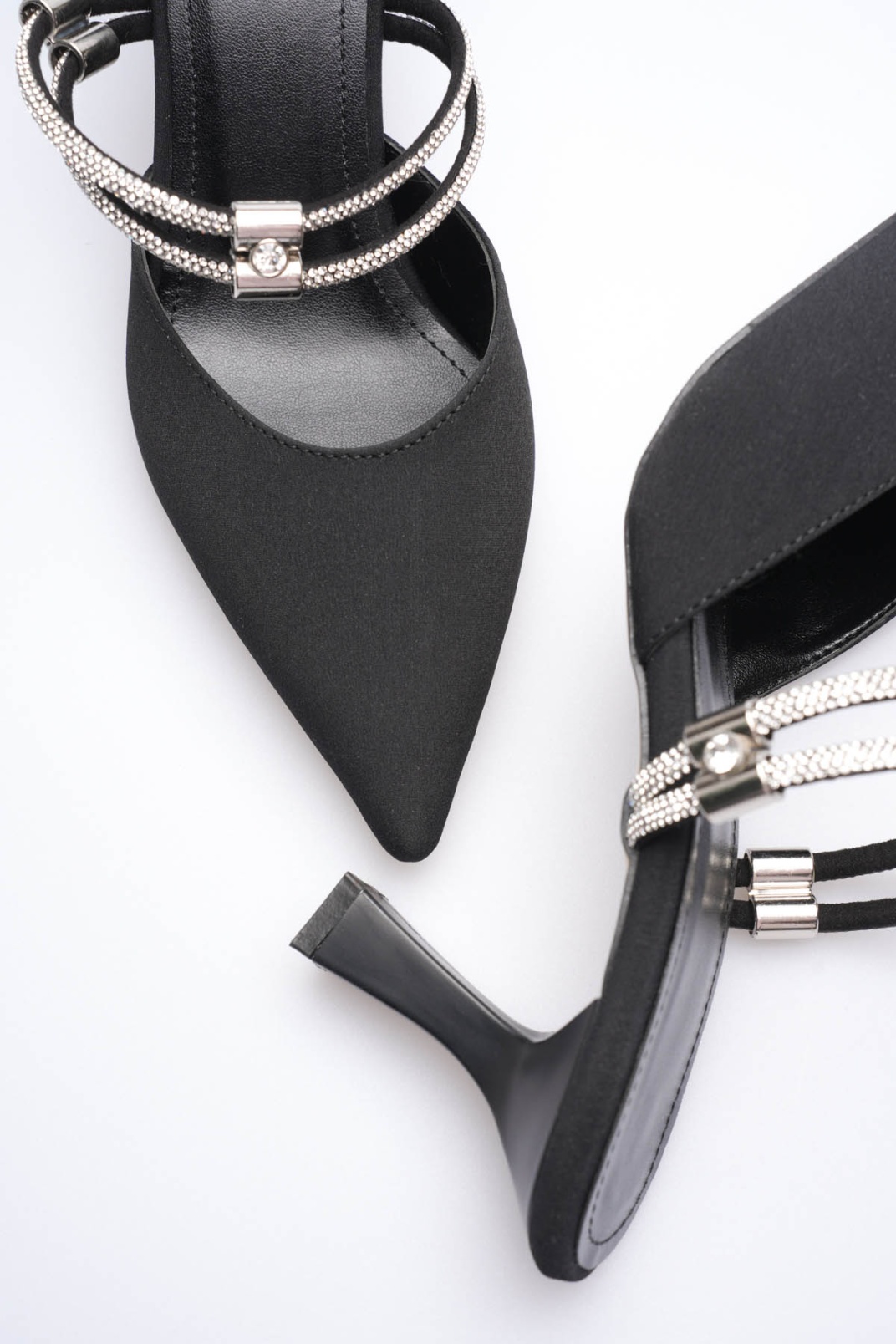 Kadın Taşlı Siyah Saten Topuklu Ayakkabı TR12MS04A