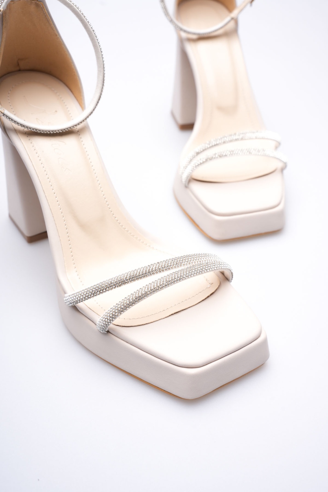 Kadın Bej Topuklu Sandalet TR12MY01D