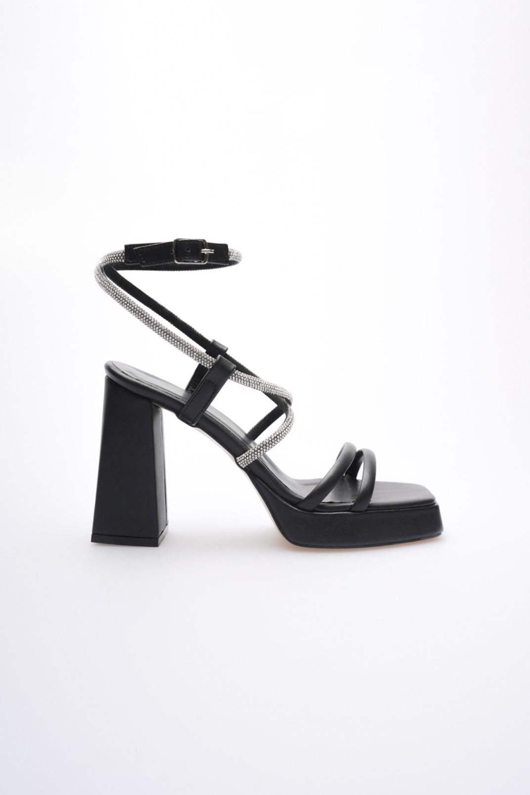 Kadın Siyah Topuklu Sandalet TR12MY02A